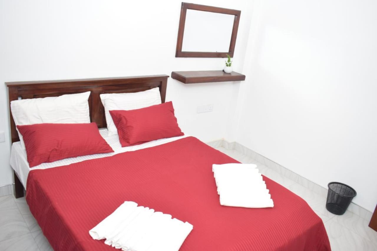The Alexis'S Guest House Negombo Buitenkant foto