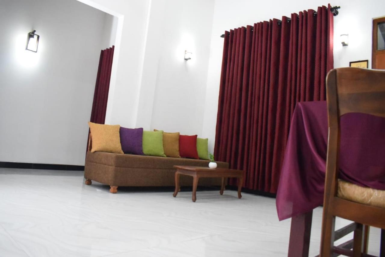 The Alexis'S Guest House Negombo Buitenkant foto