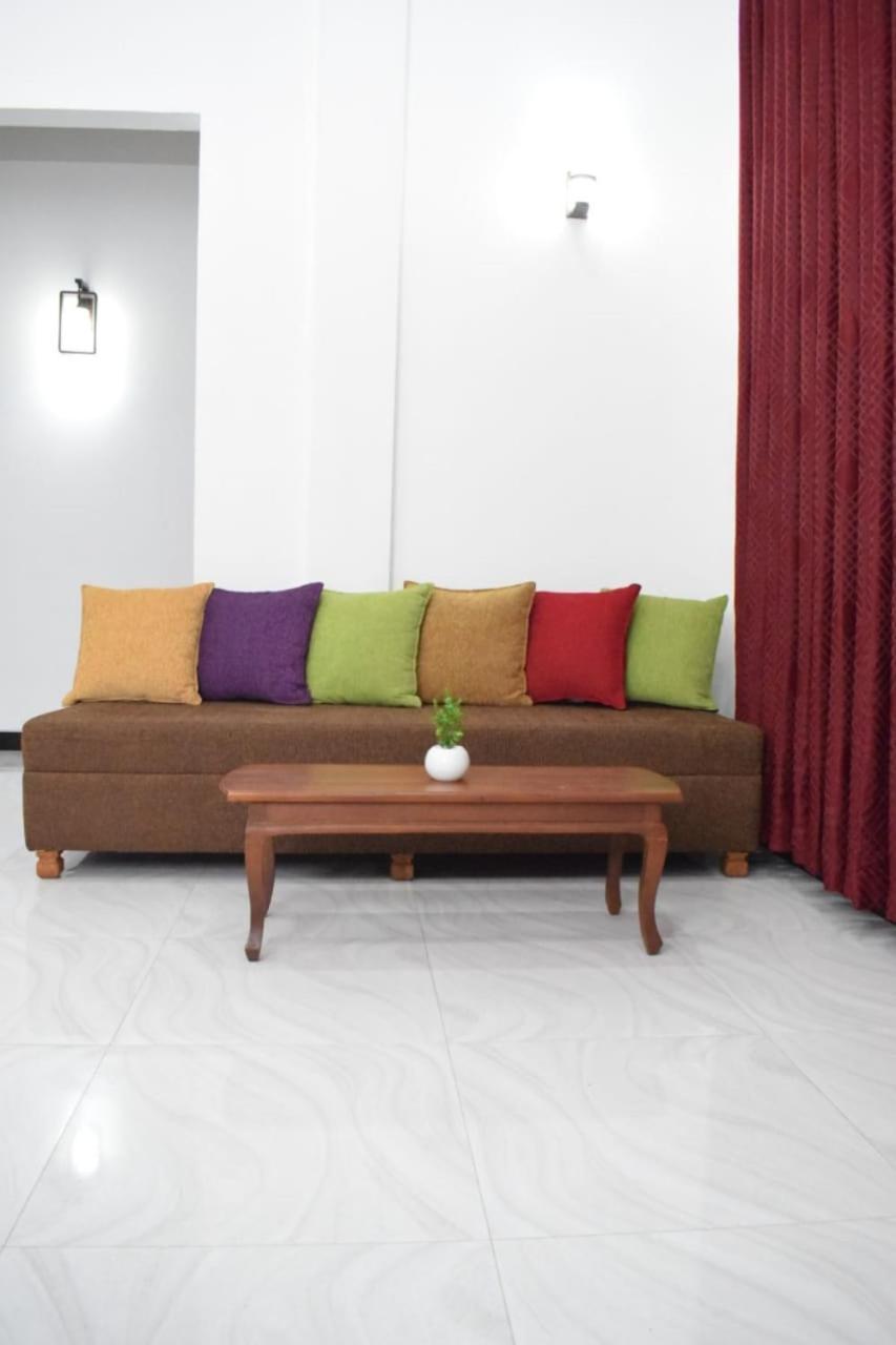 The Alexis'S Guest House Negombo Buitenkant foto